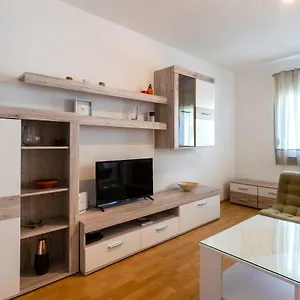  Apartment Anna With Free Private Parking