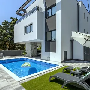 Ema With Private Heated Pool Villa Kaštela